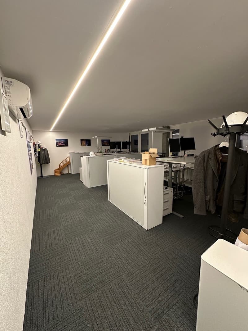 Spazio ufficio attraente, sala espositiva o co-working in affitto in una posizione geniale a Volketswil (2)