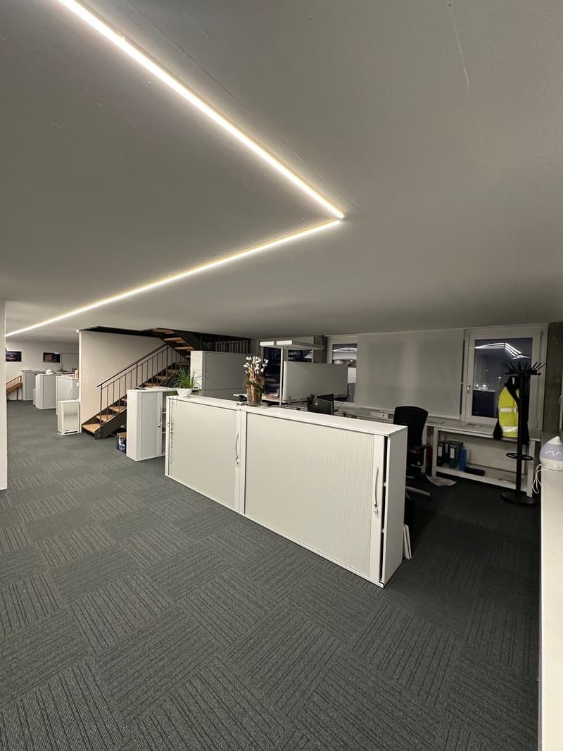 Spazio ufficio attraente, sala espositiva o co-working in affitto in una posizione geniale a Volketswil (4)