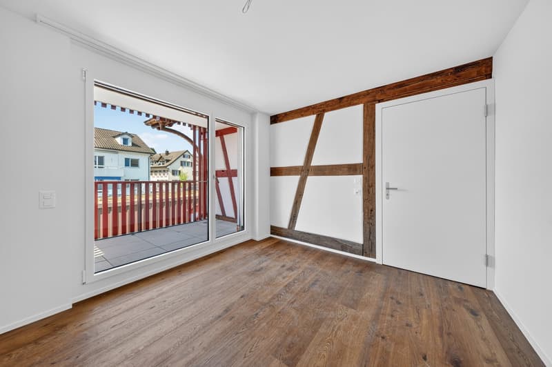 empty room, wooden floor, white walls, sliding glass doors, balcony
