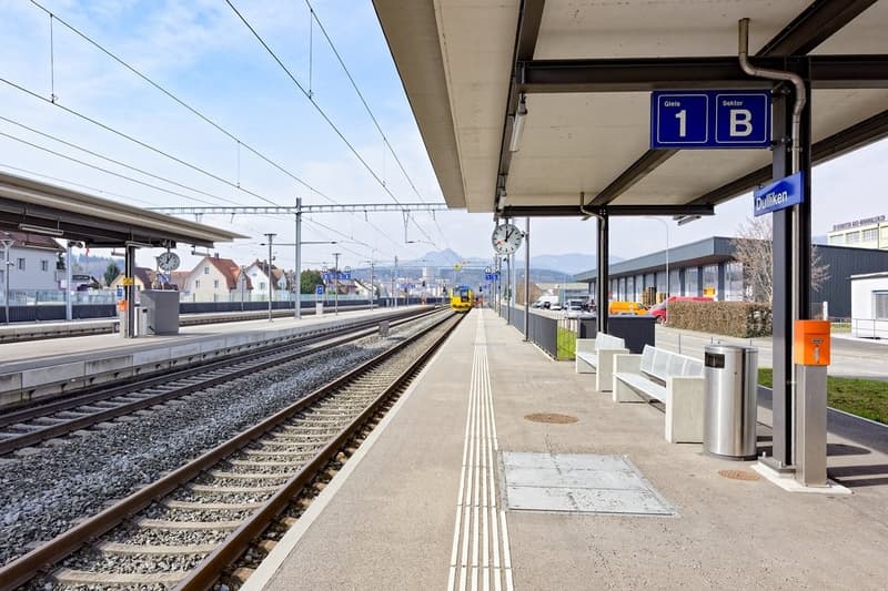 Umgebung, Bahnhof