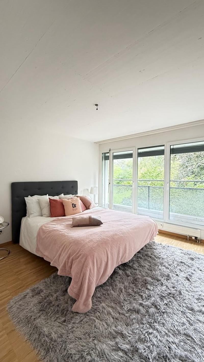 Schlafzimmer_gegen_Fenster.jpg