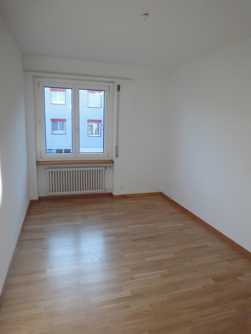 Helle 4.5-Zimmer-Wohnung mit Balkon und schöner Aussicht in Adliswil (7)