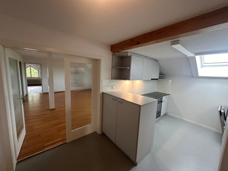 Charmante 5-Zimmer-Dachwohnung in Hausen am Albis (3)