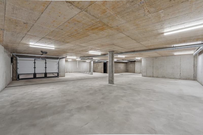 Töff-PP in new, modern underground parking (2)