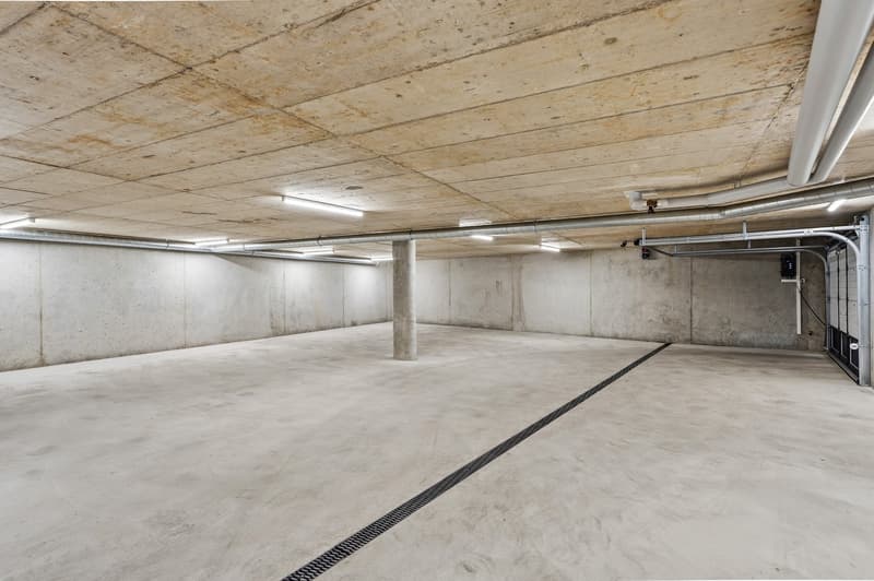 Töff-PP in new, modern underground parking (3)
