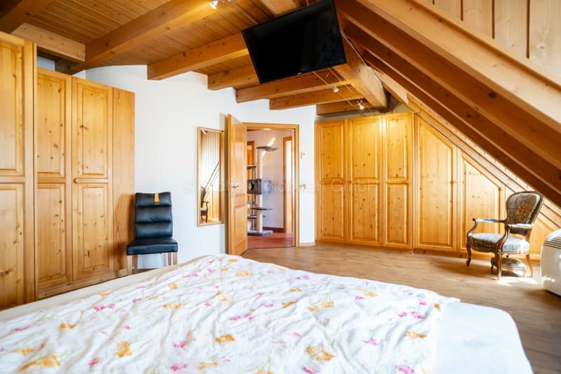 Zweifamilienhaus mit Bauland - Eine einmalige Gelegenheit (9)