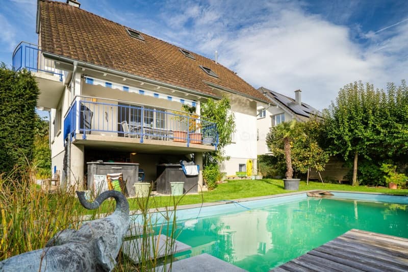 Esclusiva casa unifamiliare di 5,5 locali con piscina - a sé stante e confortevole (15)