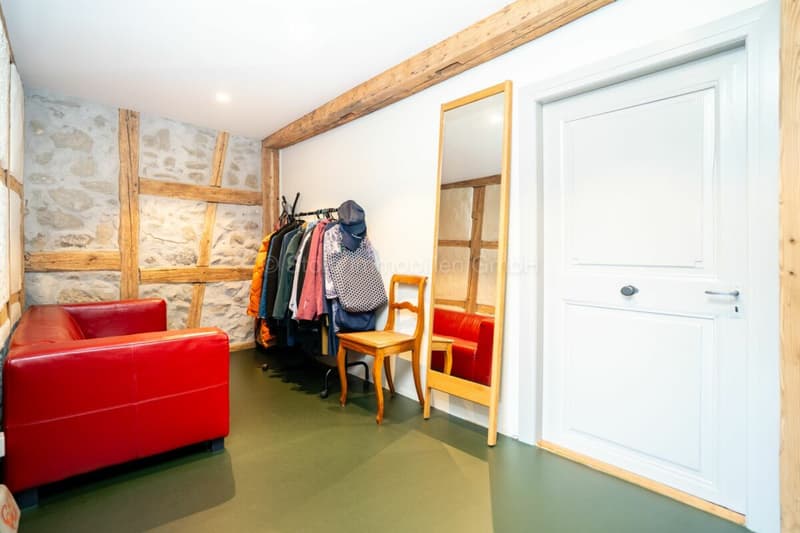 Completely renovated 6.5-room middle house with historic character in Oberwinterthur (8)