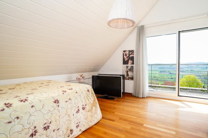 Freistehendes 6.5 Zimmer Haus mit Traumaussicht (12)
