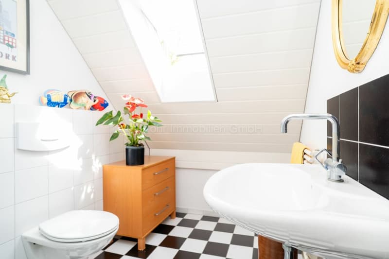 Freistehendes 6.5 Zimmer Haus mit Traumaussicht (19)