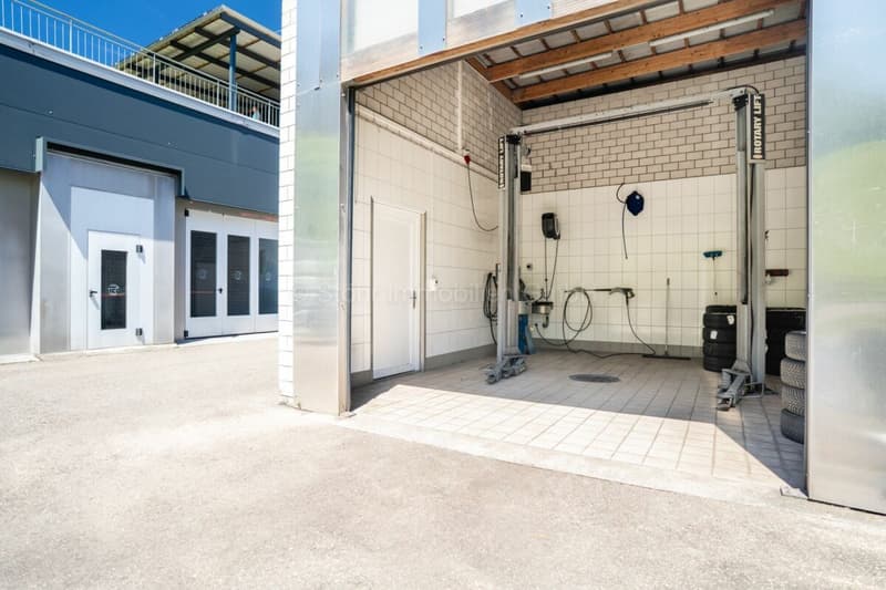 775 m2 di spazio commerciale a Elsau (6)