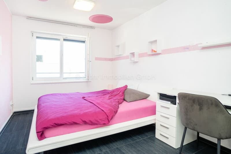775 m2 di spazio commerciale a Elsau (19)