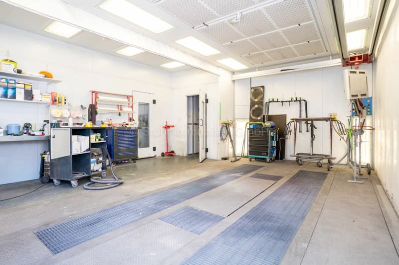 775 m2 di spazio commerciale a Elsau (5)