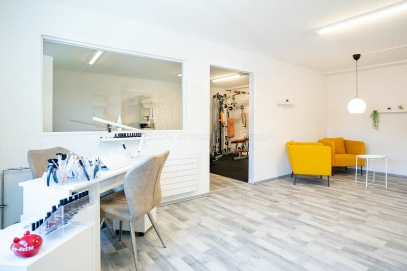 775 m2 di spazio commerciale a Elsau (14)