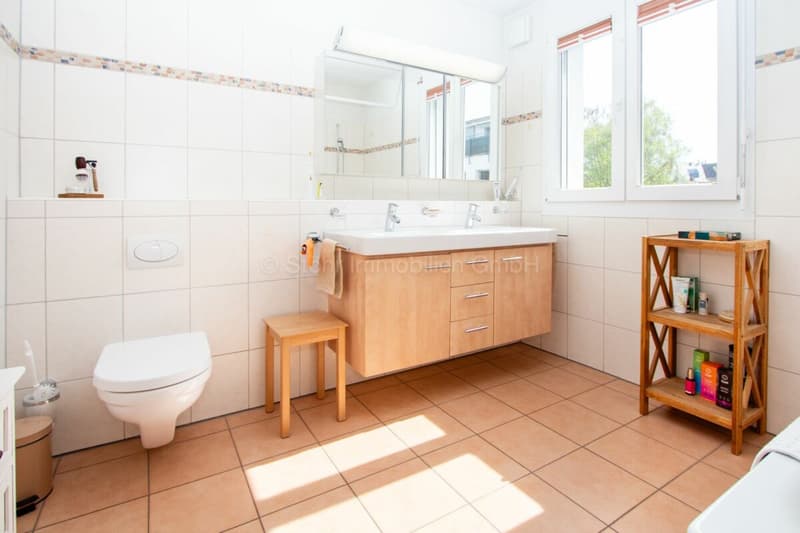 Maison mitoyenne de 5,5 pièces lumineuse dans un emplacement convivial pour les enfants (9)