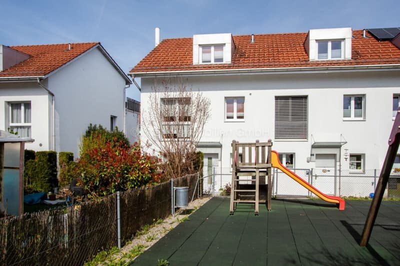 Maison mitoyenne de 5,5 pièces lumineuse dans un emplacement convivial pour les enfants (24)