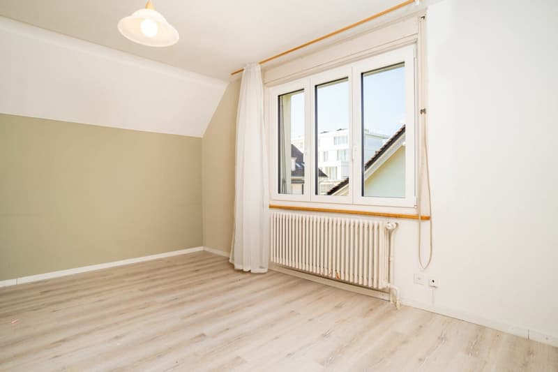 Charmantes 5.5 Zimmer Reihen-Eckhaus an toller Lage (15)