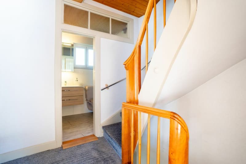 Charmantes 5.5 Zimmer Reihen-Eckhaus an toller Lage (9)