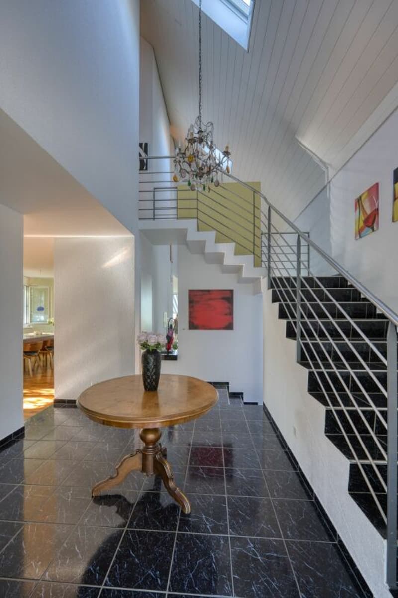 MEDITERRAN LICHTDURCHFLUTETES 6.5 ZIMMER HAUS MIT TRAUMAUSSICHT (3)