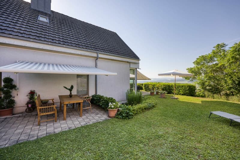 MEDITERRAN LICHTDURCHFLUTETES 6.5 ZIMMER HAUS MIT TRAUMAUSSICHT (18)