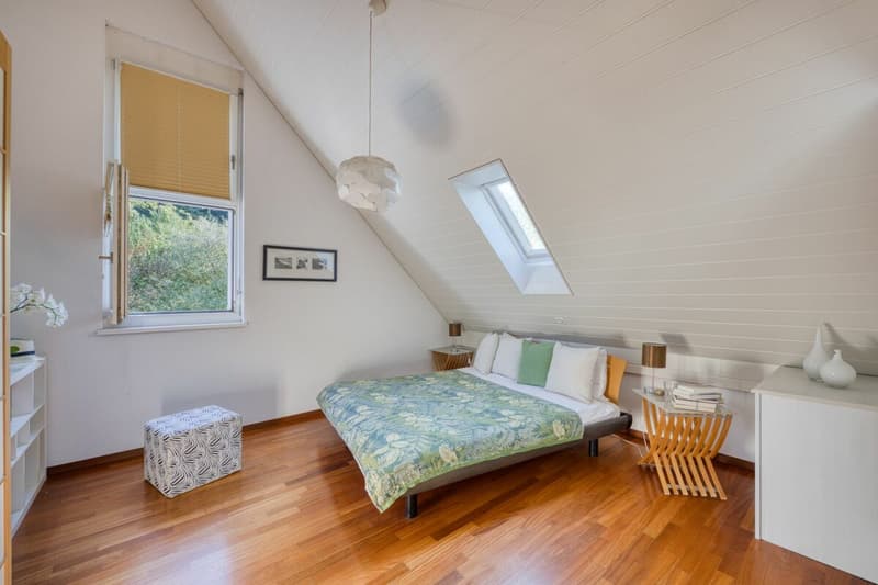 MEDITERRAN LICHTDURCHFLUTETES 6.5 ZIMMER HAUS MIT TRAUMAUSSICHT (23)