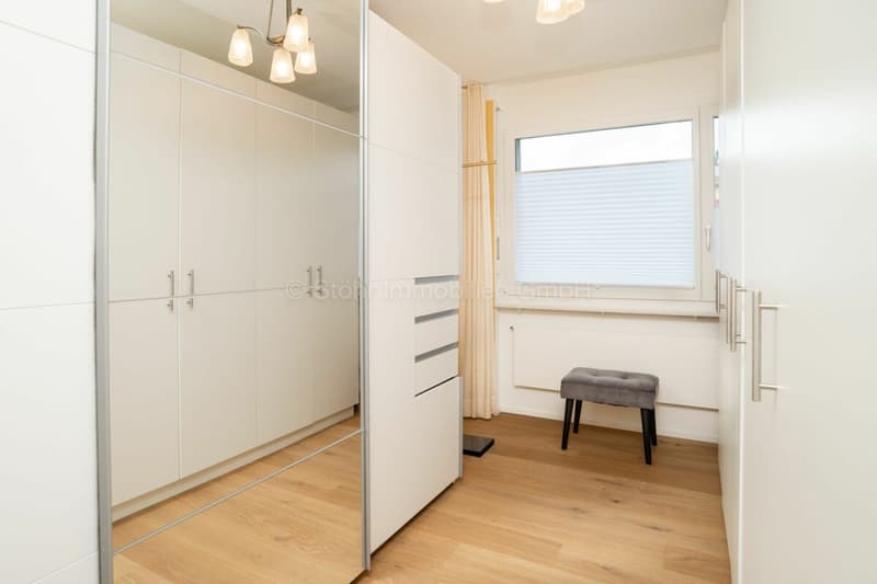 Stilvolle 4.5-Zimmer-Wohnung mit 145 m² Wohnfläche und hochwertiger Totalsanierung (12)