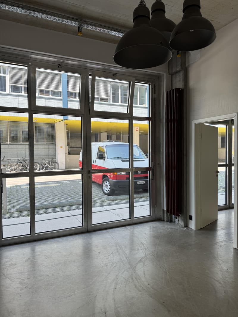 Espace de restauration prêt à l'emploi dans un immeuble neuf (8)