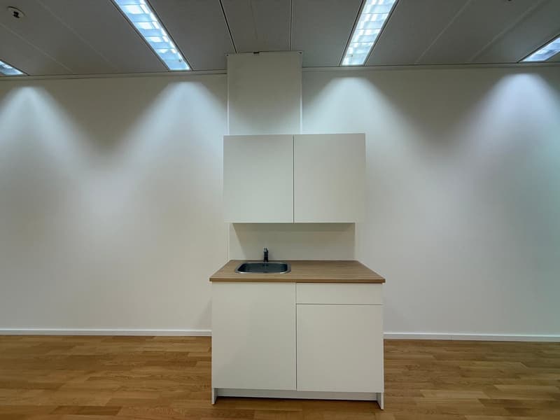 TO LET - Commercial space 95.50 m² (2)