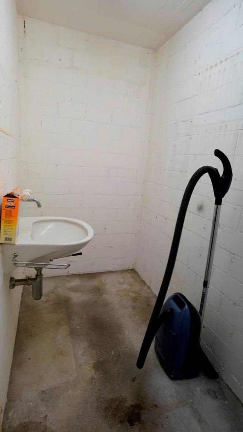 Craft room with sink (2)