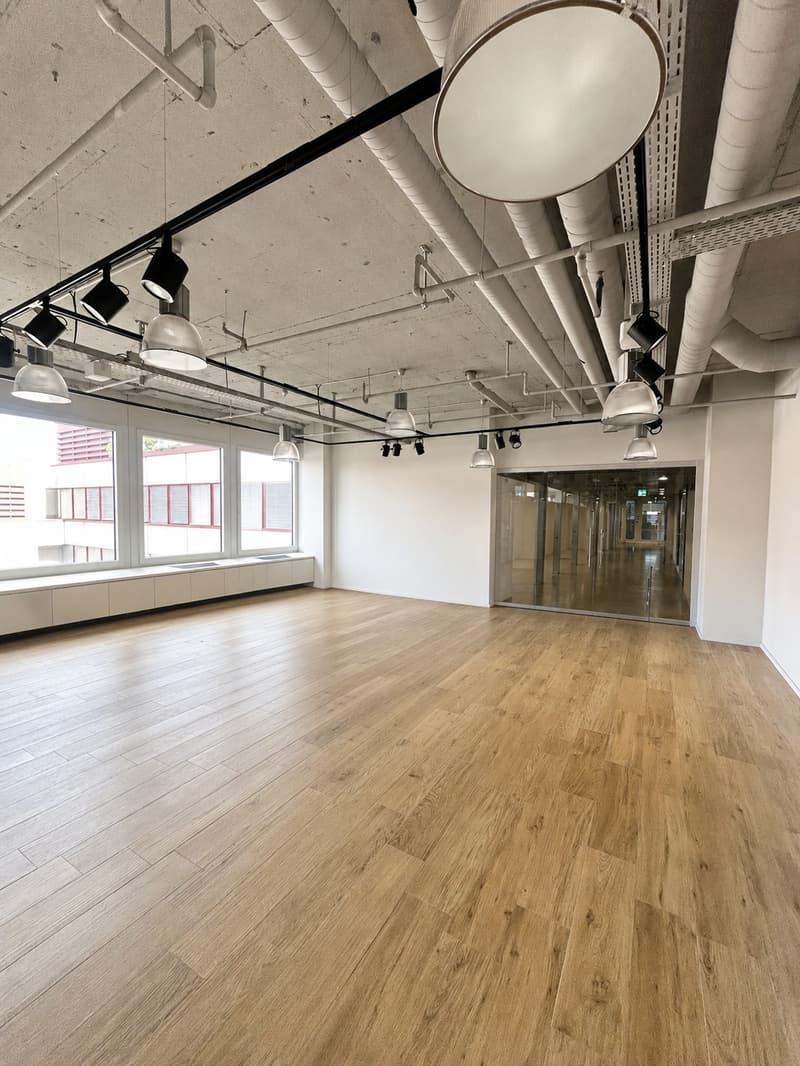 Thoughtful design for 6s Exclusive commercial space on the 7th floor of TMC with private rooftop terrace and panoramic view (10)