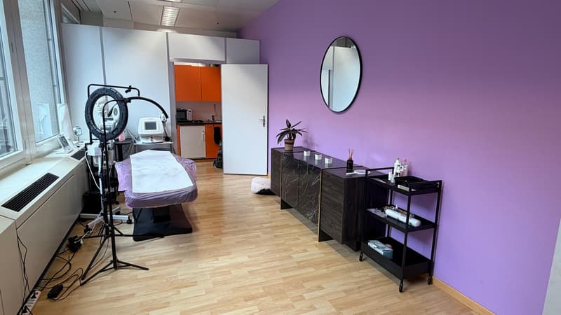 Helle Gewerbefläche mit 85 m² im TMC ideal für Beauty, Showroom oder Büro (2)