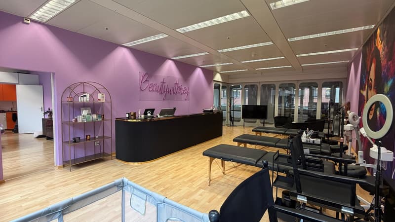 Helle Gewerbefläche mit 85 m² im TMC ideal für Beauty, Showroom oder Büro (5)