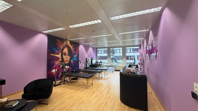 Helle Gewerbefläche mit 85 m² im TMC ideal für Beauty, Showroom oder Büro (1)