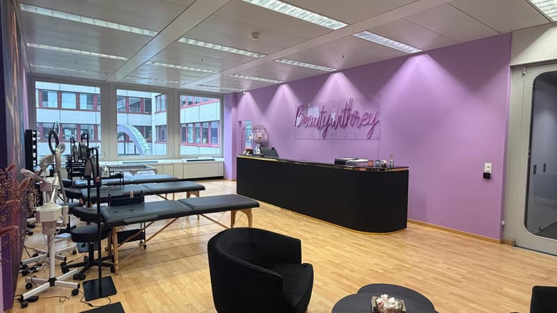 Helle Gewerbefläche mit 85 m² im TMC ideal für Beauty, Showroom oder Büro (4)