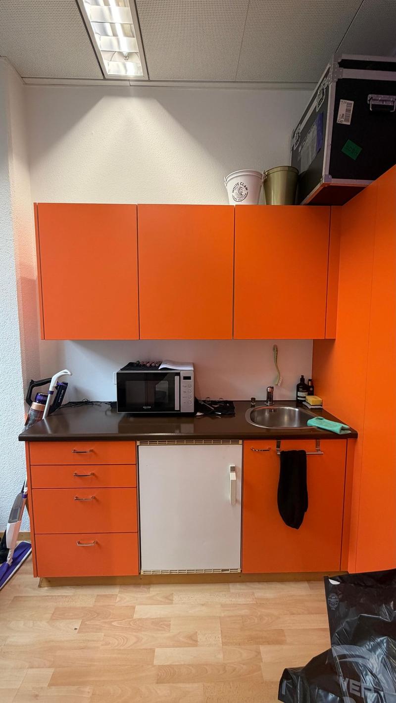 Helle Gewerbefläche mit 85 m² im TMC ideal für Beauty, Showroom oder Büro (3)