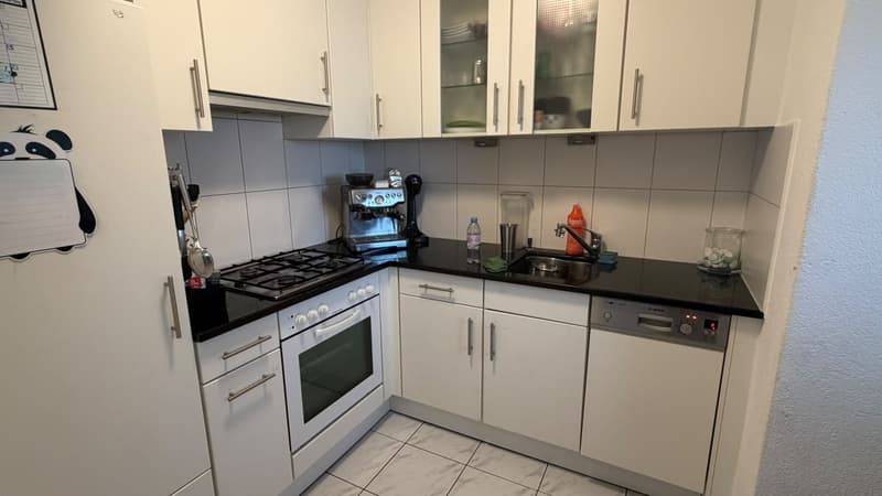 Helle und zentrale Wohnung im 4. OG (2)
