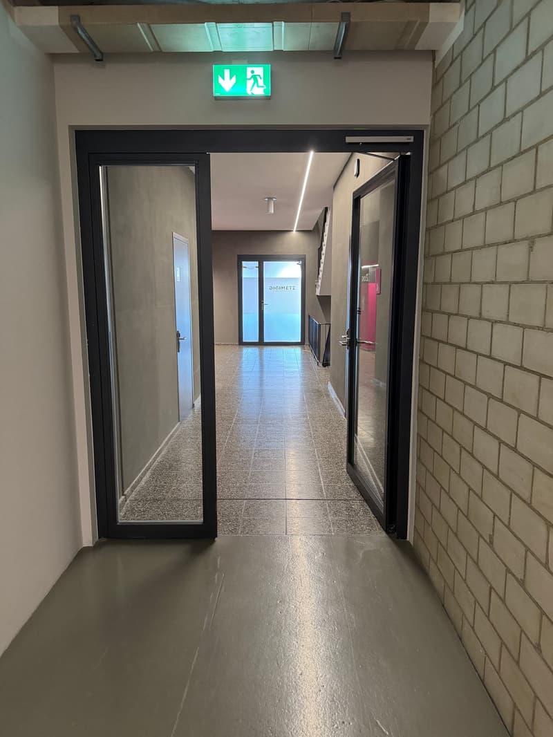 Espace commercial au 4e étage – Concept de vente et d'entrepôt moderne à Dietikon (2)