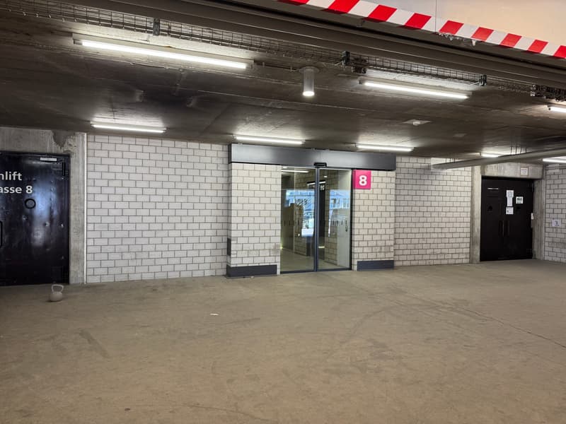 Espace commercial au 4e étage – Concept de vente et d'entrepôt moderne à Dietikon (17)