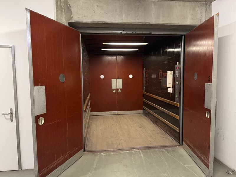 Espace commercial au 4e étage – Concept de vente et d'entrepôt moderne à Dietikon (26)