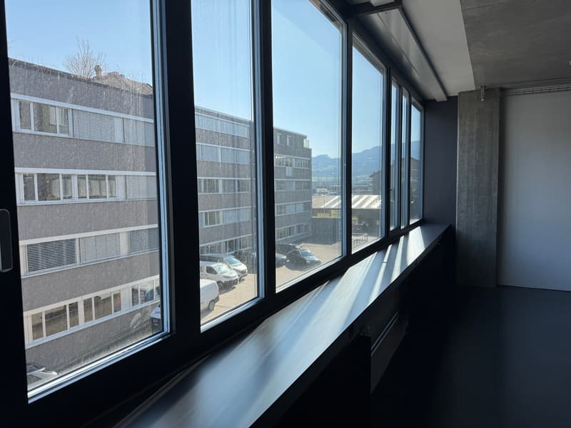Espace commercial au 4e étage – Concept de vente et d'entrepôt moderne à Dietikon (6)