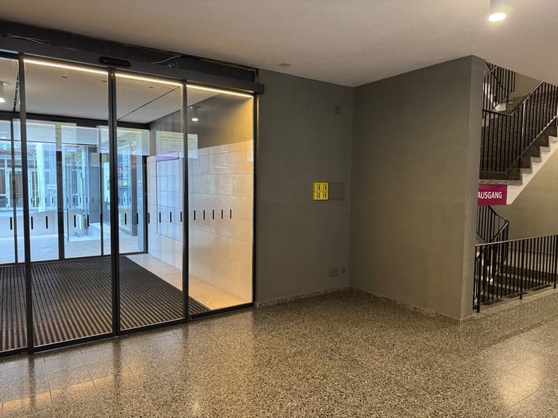 Espace commercial au 4e étage – Concept de vente et d'entrepôt moderne à Dietikon (16)