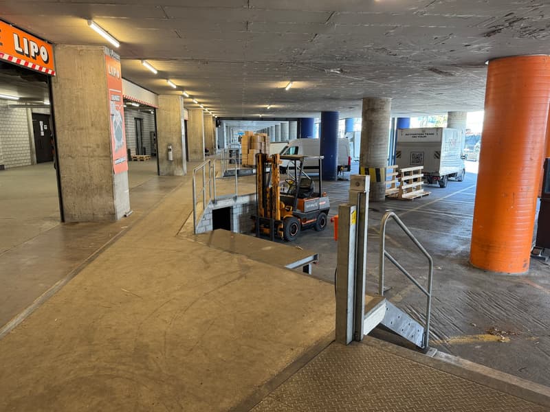 Grosszügige Büro- und Lagerfläche zur Miete an der Riedstrasse 8 in Dietikon (12)