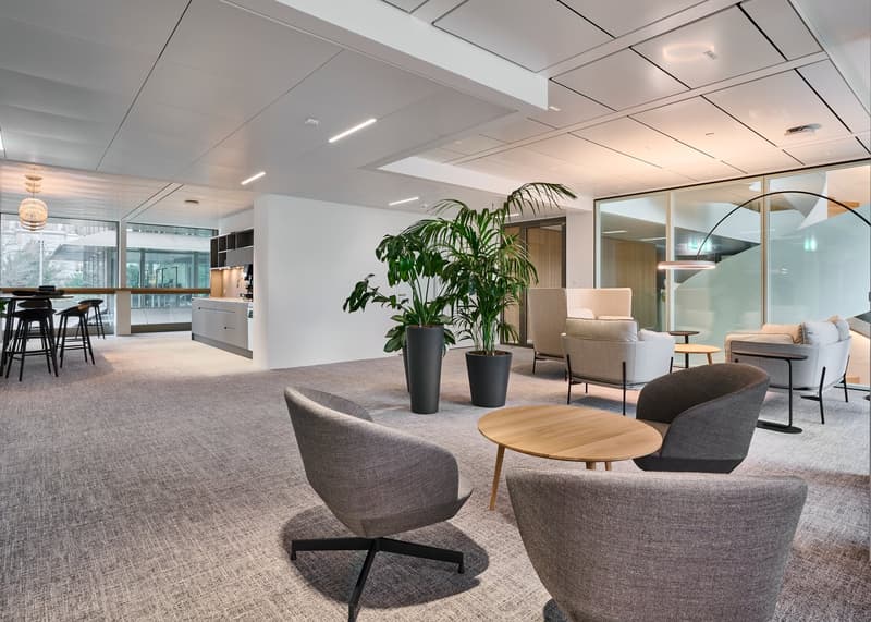 Your new headquarters by the lake – with a view and full service (6)