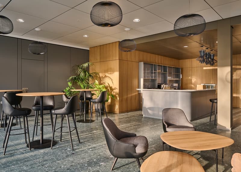 Your new headquarters by the lake – with a view and full service (8)