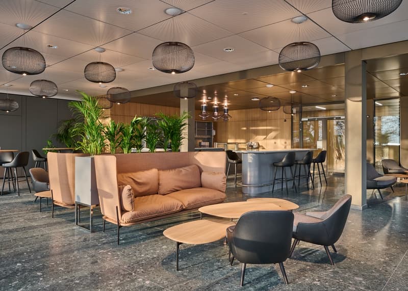 Your new headquarters by the lake – with a view and full service (9)