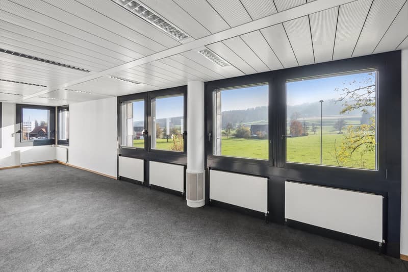 Attraktive und flexible Büroflächen direkt am Bahnhof Stettbach! (2)