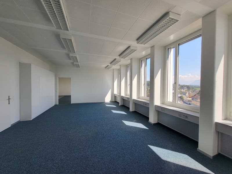 Espaces de bureau modernes au centre de Rüti (6)