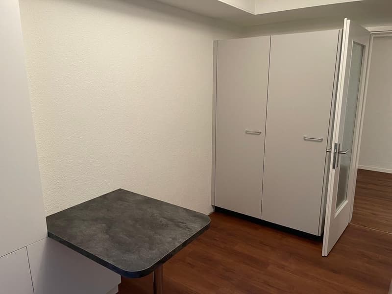 Küche mit Blick zum Korridor