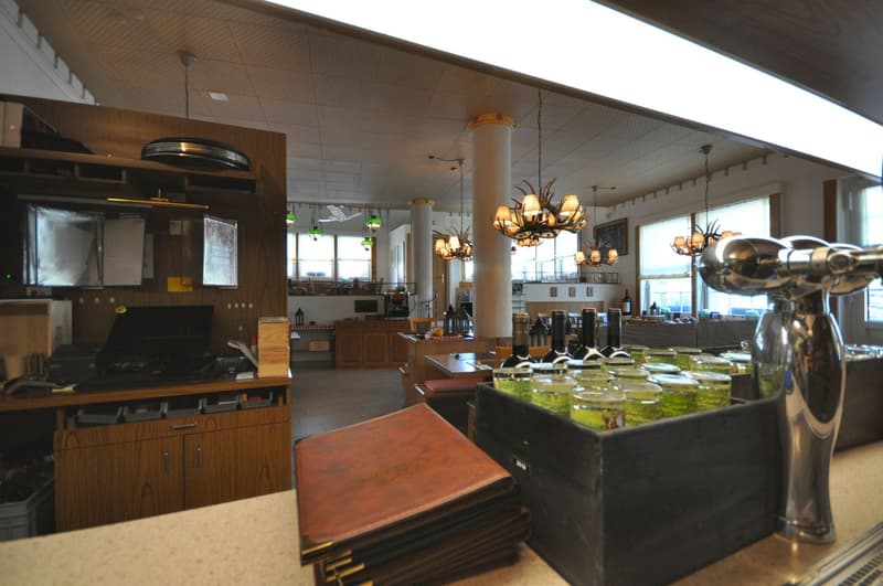 Limited until 30.09.2027: Turnkey restaurant with inventory at top location (8)