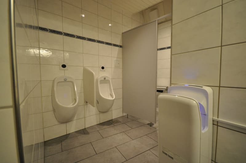 Limited until 30.09.2027: Turnkey restaurant with inventory at top location (15)